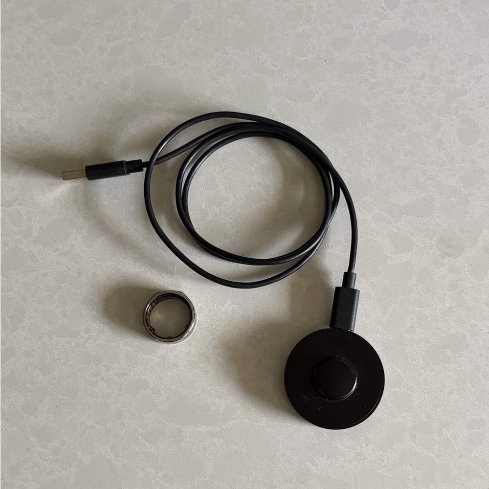 Oura Ring Gen 3 Heritage (silver, size 11) + charger